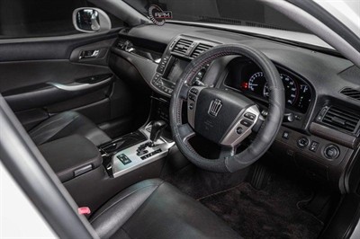 2013 Toyota Crown - Thumbnail