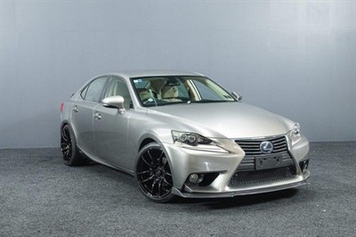 2013 Lexus IS 300h - Thumbnail