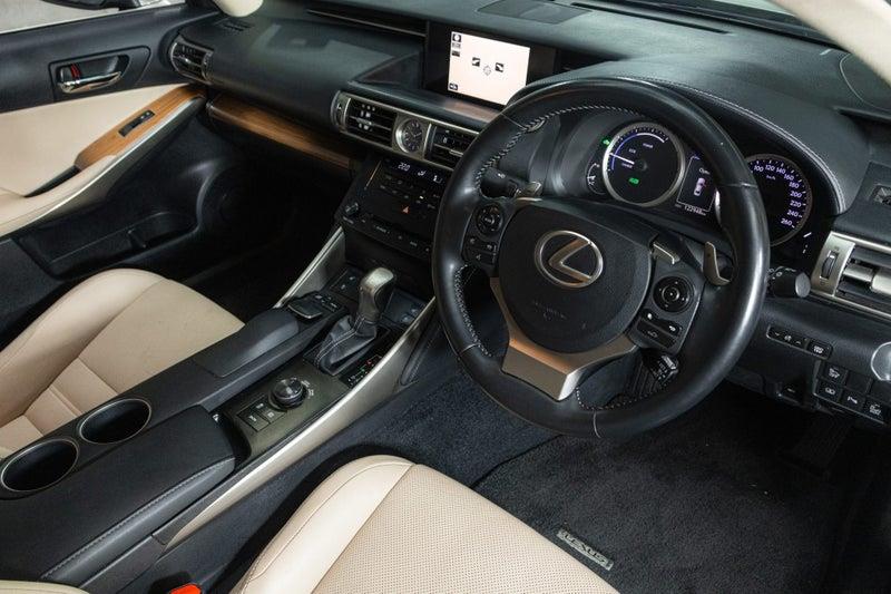 2013 Lexus IS 300h