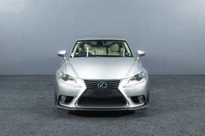 2013 Lexus IS 300h - Thumbnail