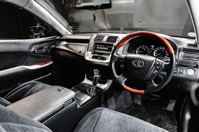 2010 Toyota Crown - Thumbnail