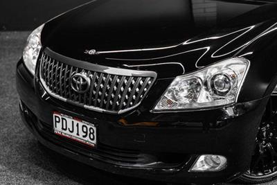 2010 Toyota Crown - Thumbnail