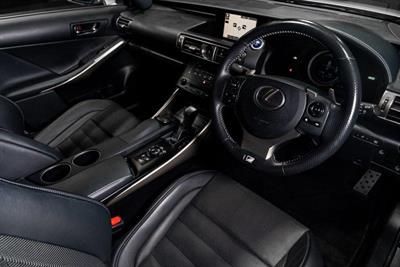 2013 Lexus IS 300h - Thumbnail