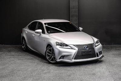 2013 Lexus IS 300h - Thumbnail