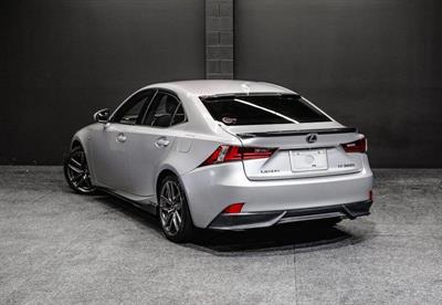 2013 Lexus IS 300h - Thumbnail
