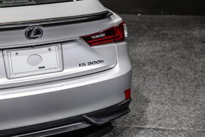 2013 Lexus IS 300h - Thumbnail