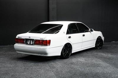 2002 Toyota Crown - Thumbnail