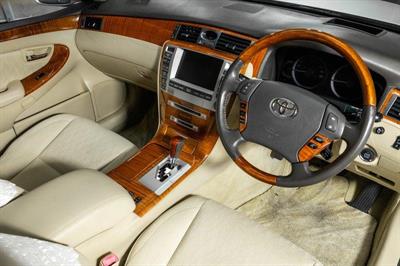2005 Toyota Crown - Thumbnail