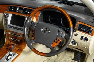 2005 Toyota Crown - Thumbnail