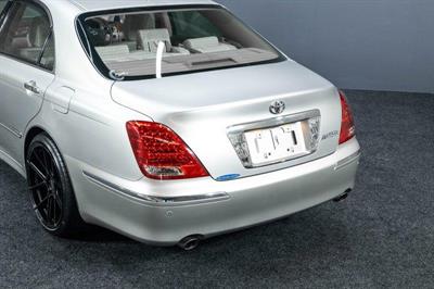 2005 Toyota Crown - Thumbnail