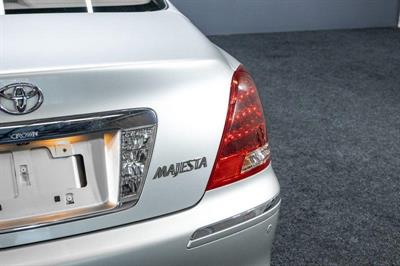 2005 Toyota Crown - Thumbnail