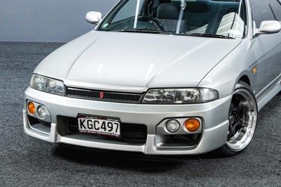 1996 Nissan Skyline - Thumbnail