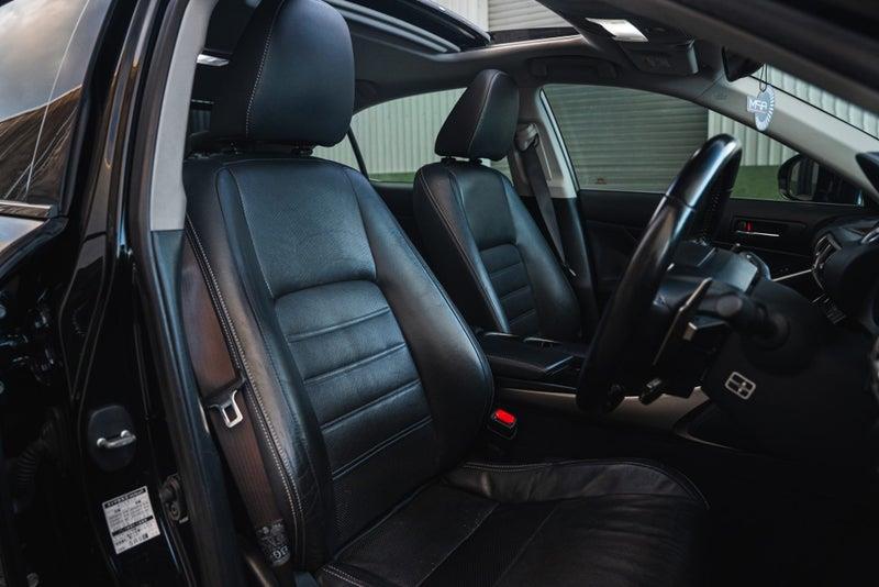 2013 Lexus IS 300h