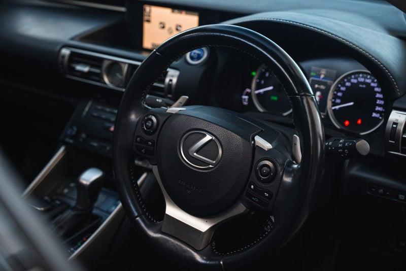 2013 Lexus IS 300h