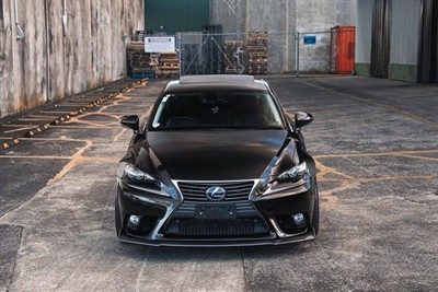 2013 Lexus IS 300h - Thumbnail