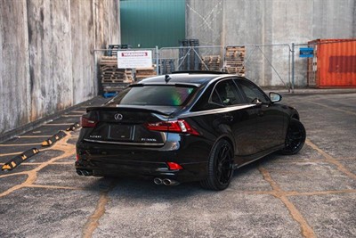 2013 Lexus IS 300h - Thumbnail