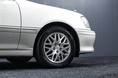 2001 Toyota Crown - Thumbnail