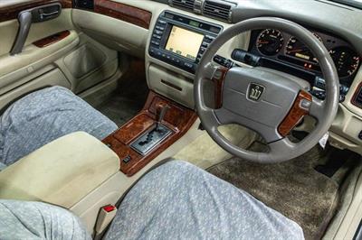 2001 Toyota Crown - Thumbnail
