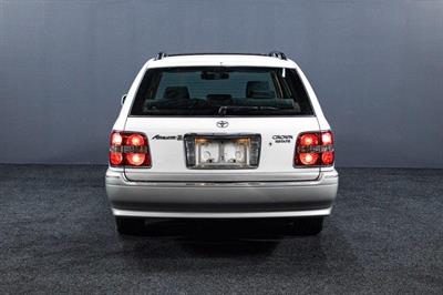 2001 Toyota Crown - Thumbnail
