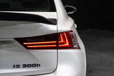 2013 Lexus IS 300h - Thumbnail