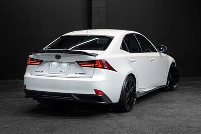 2013 Lexus IS 300h - Thumbnail