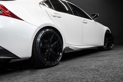 2013 Lexus IS 300h - Thumbnail