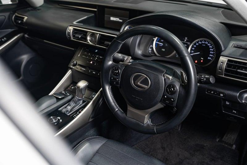 2013 Lexus IS 300h