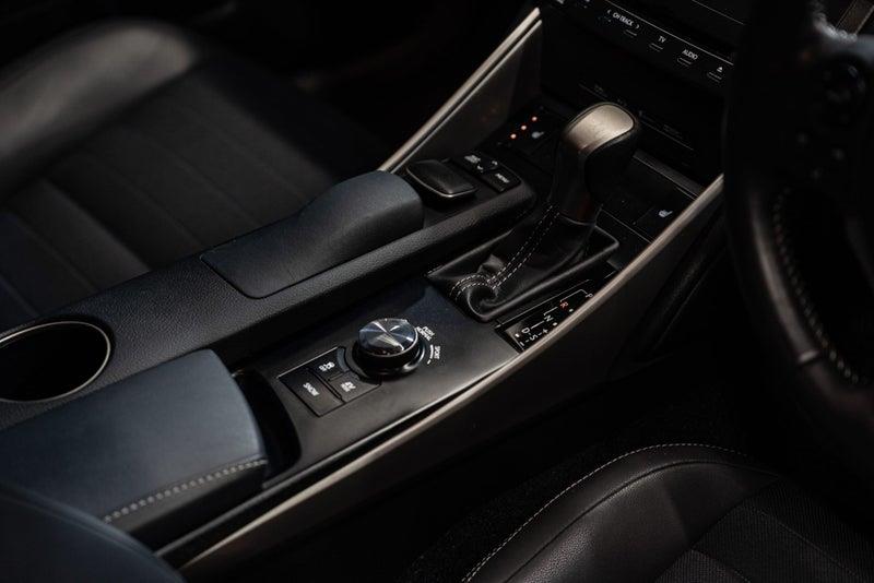 2013 Lexus IS 300h