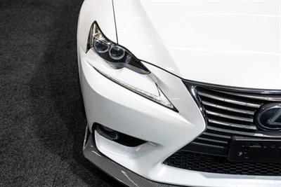 2013 Lexus IS 300h - Thumbnail