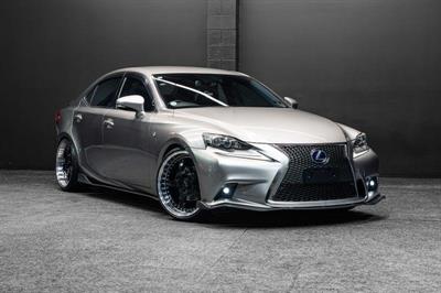 2015 Lexus IS 300h - Thumbnail