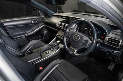 2015 Lexus IS 300h - Thumbnail