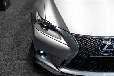 2015 Lexus IS 300h - Thumbnail