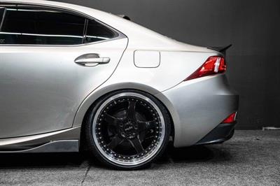 2015 Lexus IS 300h - Thumbnail