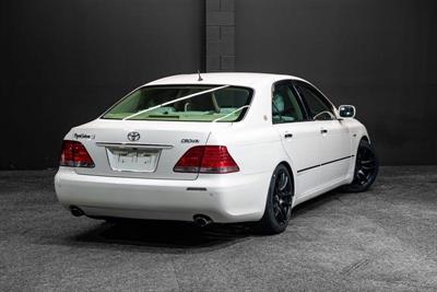 2004 Toyota Crown - Thumbnail