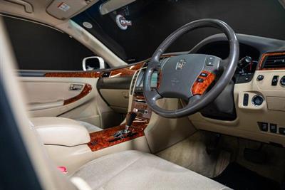 2004 Toyota Crown - Thumbnail