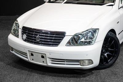 2004 Toyota Crown - Thumbnail