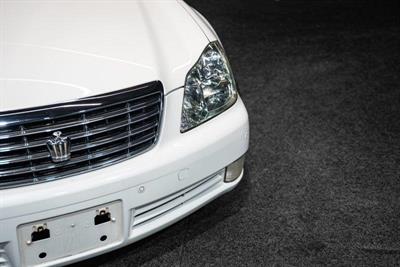 2004 Toyota Crown - Thumbnail