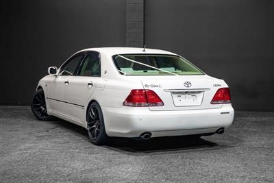 2004 Toyota Crown - Thumbnail