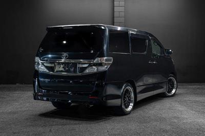 2013 Toyota Vellfire - Thumbnail