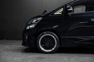 2013 Toyota Vellfire - Thumbnail