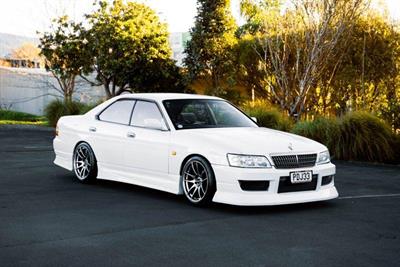 2001 Nissan Laurel - Thumbnail