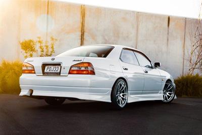 2001 Nissan Laurel - Thumbnail
