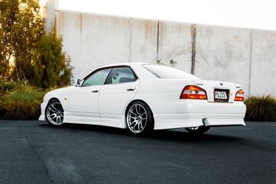 2001 Nissan Laurel - Thumbnail