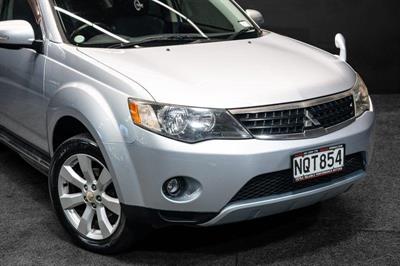 2010 Mitsubishi Outlander - Thumbnail