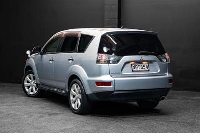 2010 Mitsubishi Outlander - Thumbnail
