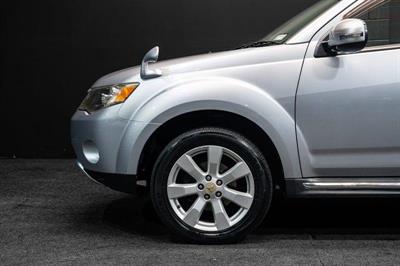 2010 Mitsubishi Outlander - Thumbnail
