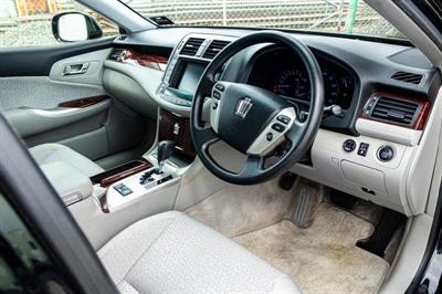 2012 Toyota Crown - Thumbnail