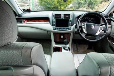 2012 Toyota Crown - Thumbnail
