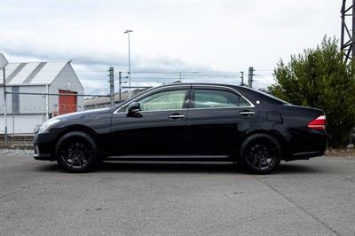 2012 Toyota Crown - Thumbnail