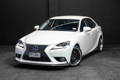 2015 Lexus IS 300h - Thumbnail